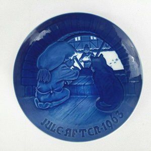 1963 Vintage Royal Copenhagen Denmark Christmas Plate JULEGRODEN
